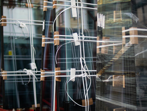 Stacked insulated glass units in packaging