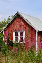 Kleine rote Holzh&uuml;tte