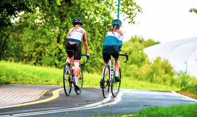 Naklejka premium Cyclists ride on the bike path in the city Park