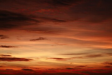 Obraz premium Dramatic sunset sky with varied clouds