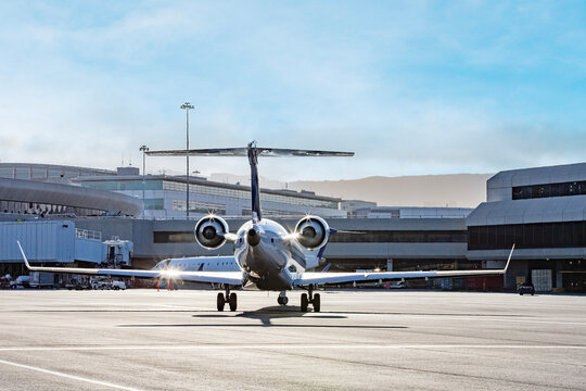 Commercial jets  San Francisco International Airport