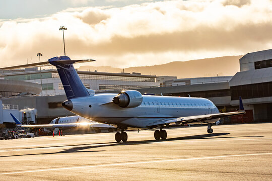 Commercial jets  San Francisco International Airport