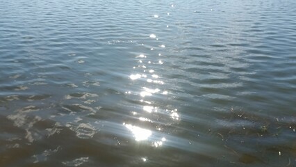 Obraz premium Abstract Water Surface Texture with Sparkling Sunlight Reflection and Bokeh