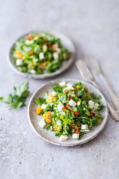 Tabouleh mit Orangen, Hanfsamen und Mozzarella (vegetarisch)
