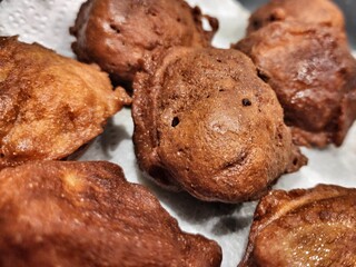 Domowe pączki - jeden uśmiechnięty 