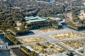 皇居前広場上空から皇居宮殿の長和殿を空撮