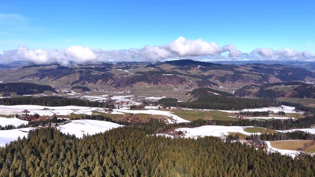 Chuderh&uuml;si, R&ouml;thenbach im Emmental, Kanton Bern, Schweiz, Luftaufnahme Februar 2026