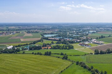 Sommerlicher Ausblick auf Bergkirchen nahe Dachau in der Metropolregion M&uuml;nchen