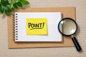 重要なポイントを付箋と虫眼鏡で強調し分かりやすく整理する確認作業のイメージ