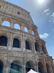 Obraz premium The Colosseum in Rome, iconic ancient Roman amphitheater, dramatic perspective, warm sunset lighting, detailed stone textures, monumental architecture, historic atmosphere, high-resolution editorial t