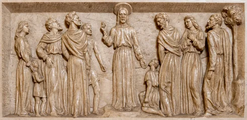 Fotobehang Jezus Christus BUSTO ARSIZIO, ITALY - JANUARY 19, 2026: The marble relief of Jesus says: ‘Unless you become like children…in church Chiesa di San Michaele by unknown artist of 20. cent.  © Renáta Sedmáková