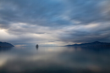 Fototapeta premium Stroll along the shores of Leman lake
