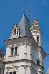 Obraz premium Renaissance Château Exterior Detail - Detail of a beautiful white Tuffeau stone Renaissance château in the Loire Valley, France, featuring turrets, slate roofs, and gardens.
