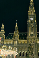 Obraz premium Vienna rathaus christmas dream carousel, gothic architecture