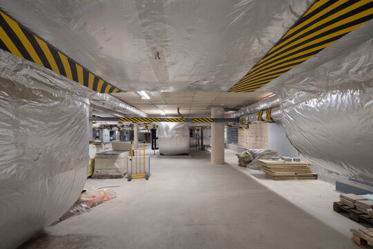 Industrial HVAC system with insulated ducts