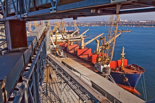 Industrial series of silver grain silos and port terminal logistics.