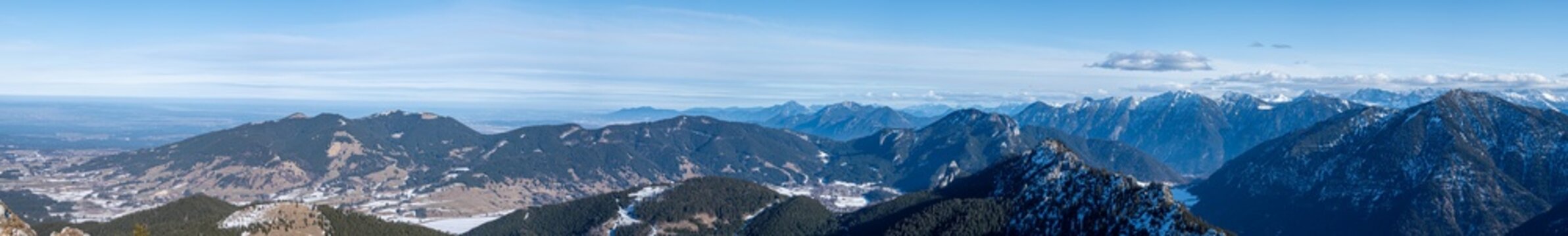 Panorama im Winter vom Ammergauer H&ouml;rnle bis Estergebirge