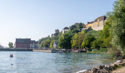 Naklejka premium Meersburg castle and new palace overlooking lake constance in summer