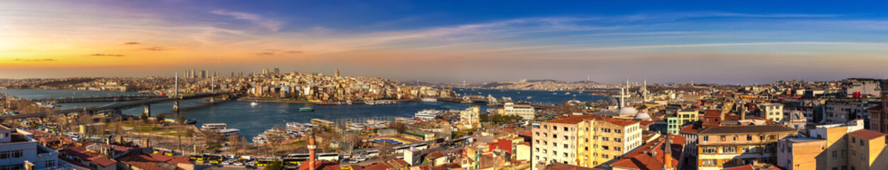 Obraz premium Panorama of aerial view of cityscape of Istanbul, Turkey