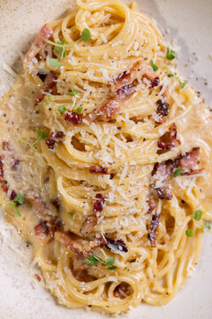 Spaghetti carbonara with bacon and creamy sauce
Classic Italian carbonara pasta with parmesan and herbs
Creamy spaghetti carbonara served in restaurant style