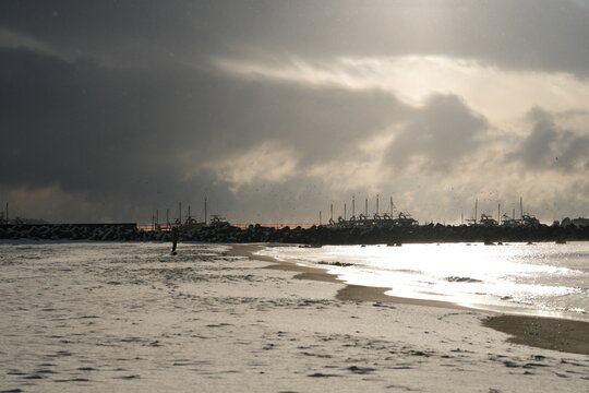 Snow-covered beach (Chigasaki, Japan)