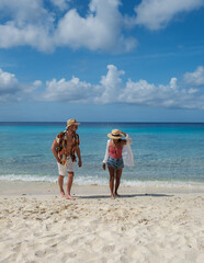 Naklejka premium Unforgettable stroll along the pristine sands of Porto Mari Beach in Curacao