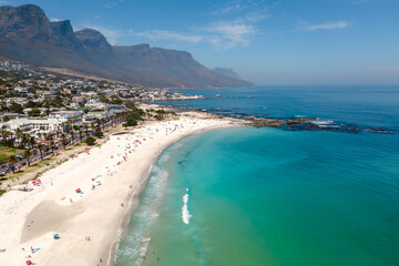 Obraz premium Breathtaking Camps Bay beach in Cape Town, South Africa, perfect for sunbathing and fun