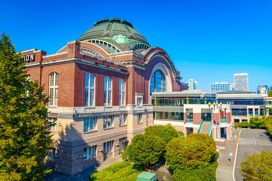 Federal Courthouse Plaza building at summer day