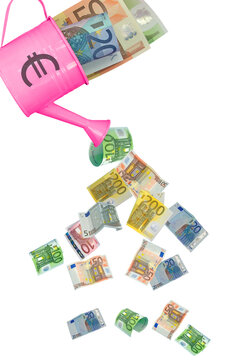 Gie&szlig;kanne mit Geldscheinen