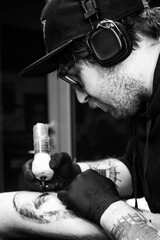 Tattoo artist makes a tattoo