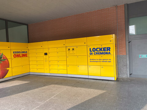 Bright yellow Esselunga online lockers for convenient grocery pickup in Cremona
