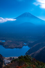 湖と富士山の日本風景