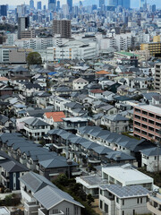 高所から見た冬の名古屋市の都市景観のパノラマの全景風景