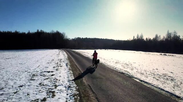 Wycieczka rowerowa w zimie na Śląsku w Polsce.