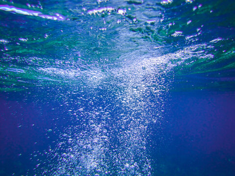 Air bubbles underwater rising to water surface, natural scene, bubbles under water, bubble undersea, sea in crystal clear green water. Real image very suitable for backgrounds, Great for background.