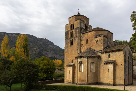 Eglise de Santa Maria &agrave; Santa Cruz de la Seros