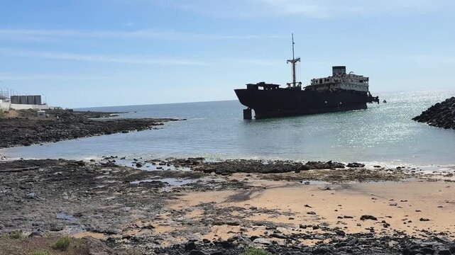Schiffswrack im Hafen von Arrecife