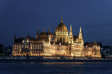 Obraz premium Illuminated Hungarian Parliament Building and Danube river at the night. Budapest capital od Hungary.