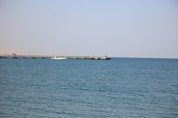 Obraz premium Boats, Peer and the Red Sea
