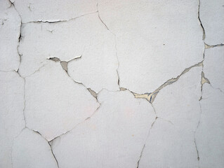 Obraz premium White wall with cracks close-up.