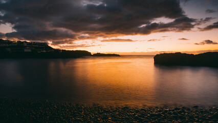 Obraz premium Sunset over the Atlantoc Ocean taken from Puntalarga beach on La Palma island, Spain