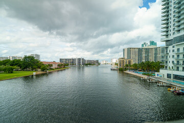 Obraz premium Luxury canal waterway with boats in Hallandale Florida