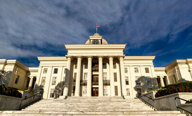 Obraz premium Alabama State Capitol in Montgomery, United States. Greek Revival architecture features a white portico, columns and grand marble staircase under a blue sky
