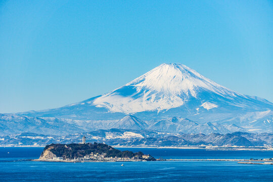 日本の富士山と江ノ島