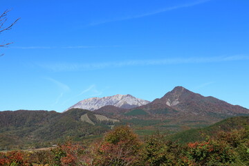 Fototapeta premium 鬼女台展望台からの秋の大山
