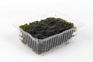 흰 배경에서 포장 김 제품