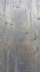 Obraz premium A close-up view of a weathered concrete wall with cracks and stains