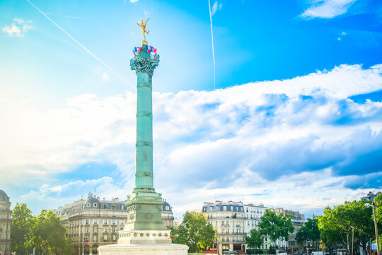 Colonne de Juillet at summer day, plac de la Bastille, Paris