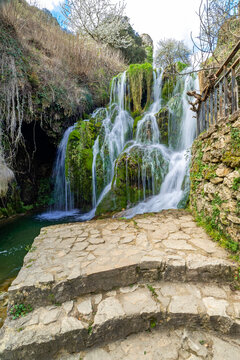 Paseo del Molinar Path, Molinar River Waterfall, Tobera, Montes Obarenes-San Zadornil Natural Park, Las Merindades, Burgos, Castilla y Le&oacute;n, Spain, Europe