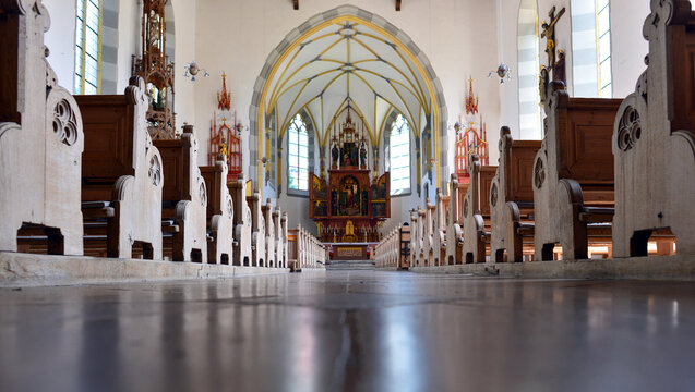 Innenansicht der Kath. Pfarrkirche St. Johannes Baptist in Oberstdorf, Landkreis Oberallg&auml;u (Bayern)